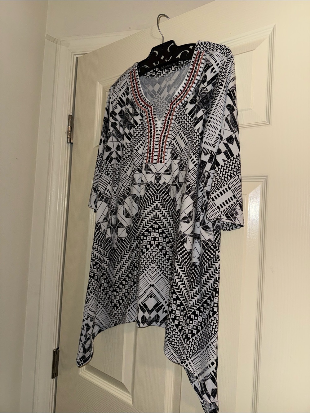 Mechant Black & White Geometric V-Neck Tunic with Red Trim